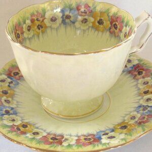 Aynsley Tea Cup and Saucer Soft Buttery Yellow Ring of Flowers Crocus Shape D111